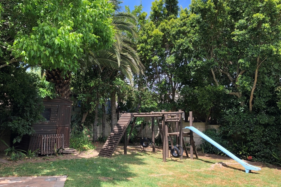 7 Bedroom Property for Sale in Plattekloof Western Cape